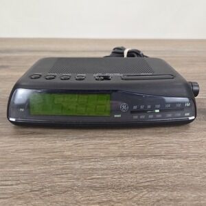 Vintage GE General Electric Digital Alarm Clock Radio AM/FM Model 7-4819A Retro